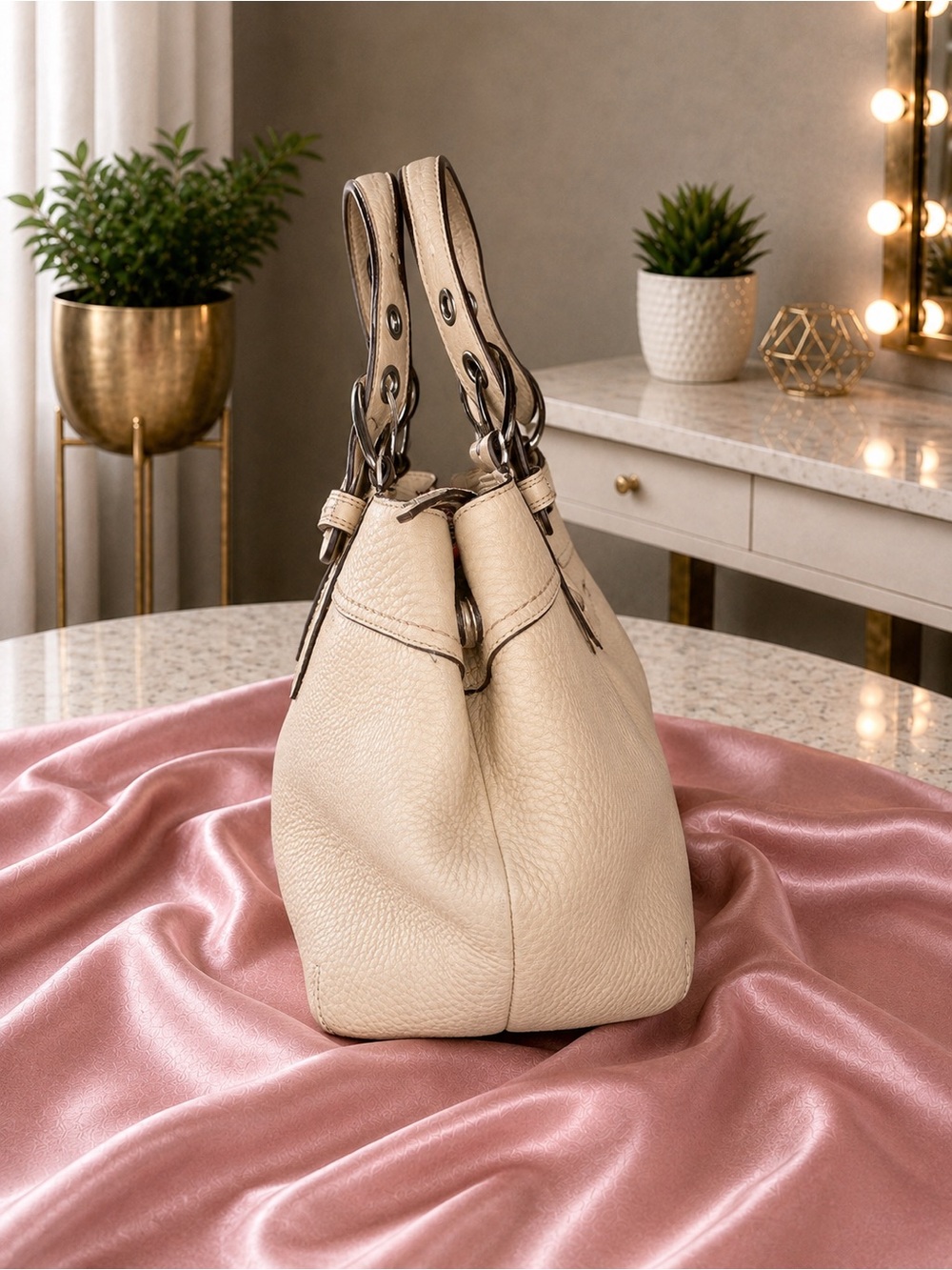 Coach Cream Leather Shoulder Bag with Silver Hardware - Picture 3 of 10